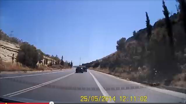 Δείτε την συμβαίνει όταν οδηγάς νόμιμα στην Εθνική οδό στην Κρήτη - BOAK (video)