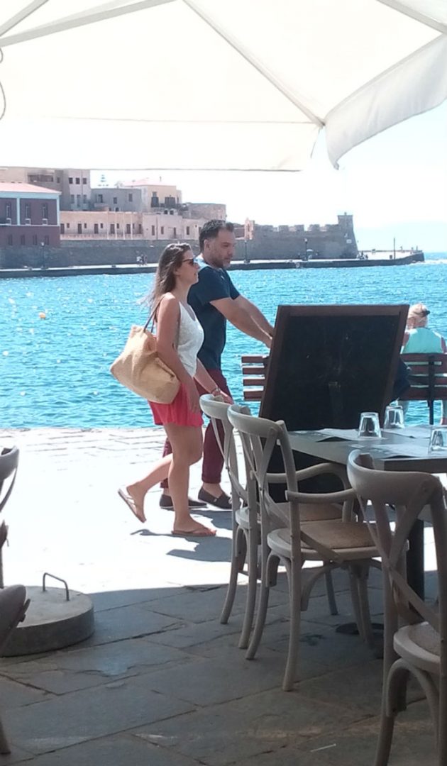 Στα Χανιά με την οικογένειά του ο Γρηγόρης Αρναούτογλου
