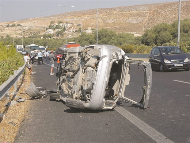 Τροχαίο με εγκλωβισμό της οδηγού στην εθνική οδό Χανίων-Ρεθύμνης
