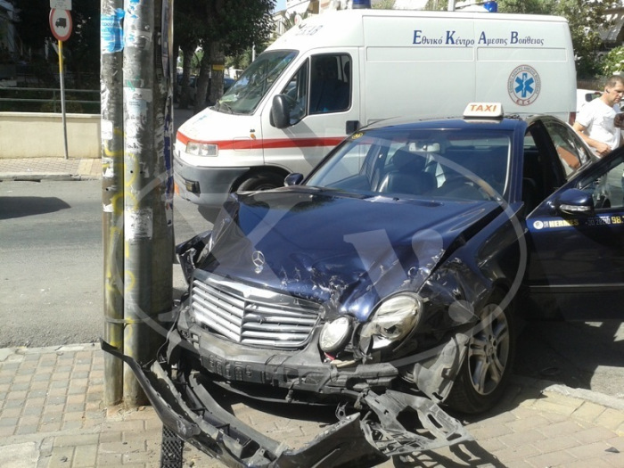 Σύγκρουση Ι.Χ. με ταξί στο κέντρο των Χανίων