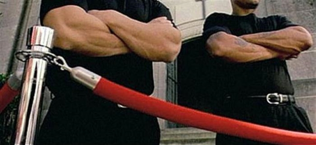 Πορτιέρηδες κλάμπ των Χανίων έκαναν «μαύρο στο ξύλο» άτυχο τουρίστα
