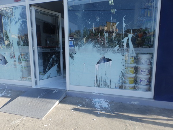 Χανιά: Μαφιόζικο (;) χτύπημα - Γάζωσαν κατάστημα στην Παρηγοριά
