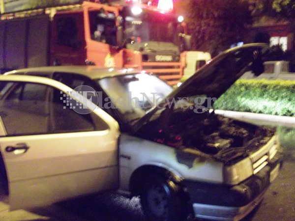 Πυρκαγιά σε εν κινήσει αυτοκίνητο με δύο επιβάτες στην πόλη των Χανίων (φωτο)