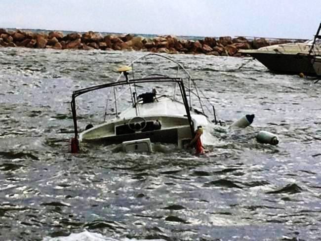 Βυθίστηκε σκάφος στα Χανιά - Περιπέτεια για πέντε επιβαίνοντες