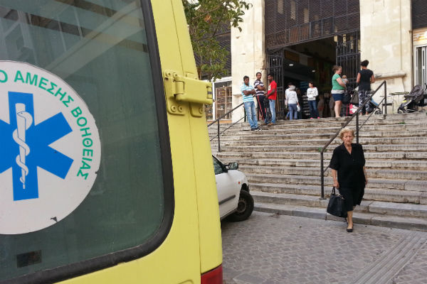 Χανιά: Καροτσάκι με μωρό βούτηξε από τα σκαλιά της Δημοτικής Αγοράς