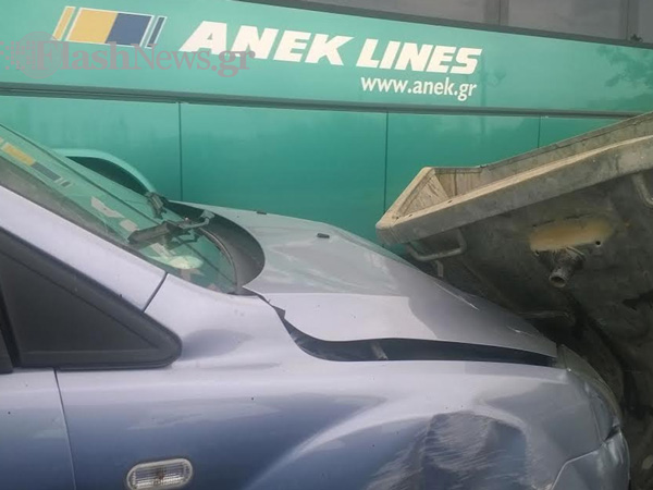 Αυτοκίνητο τράκαρε με κάδο στα Χανιά (φωτο)