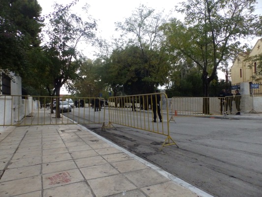 Χανιά: Της παρέλασης το… κάγκελο και ο υπερβάλλων ζήλος των Αστυνομικών (φωτο)