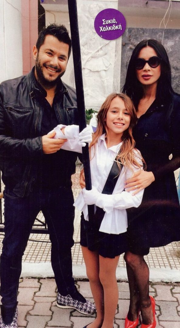 Με κατακόκκινη γόβα και διχτυωτό καλσόν πήγε η Πάολα στην παρέλαση!