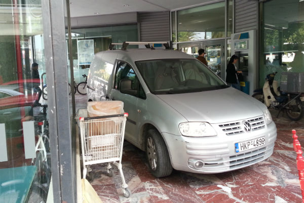 Χανιά: Ο πρωταθλητής των γαϊδουρίστας! Δείτε που πάρκαρε