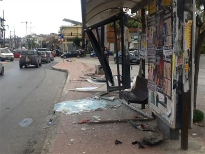 Κρήτη: Ι.Χ. αυτοκίνητο έπεσε σε στάση λεωφορείων