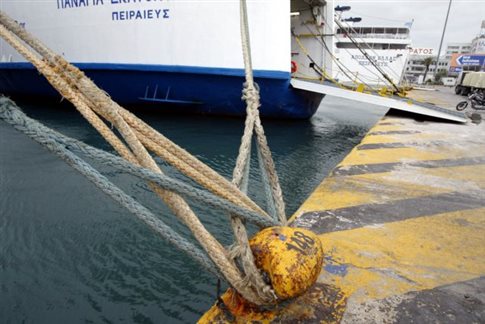Χανιά: Δεμένα τα καράβια σε Σούδα και Πειραιά