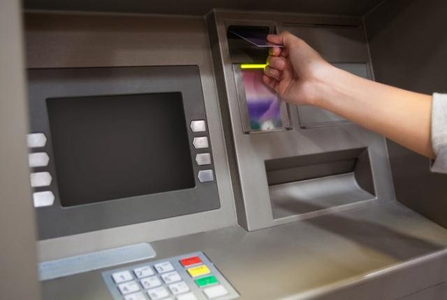 Έβαλαν κόλλα στα ATM στα Χανιά