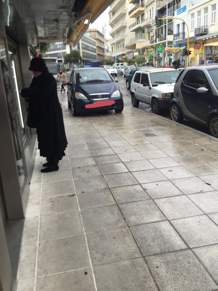 Γαιδουρίστας για Νόμπελ στα Χανιά – Μπέρδεψε το πεζοδρόμιο για δρόμο!