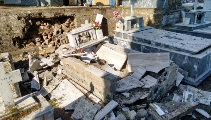Κεραυνός άνοιξε τάφους στην Κίσαμο και προκάλεσε ζημιές στο ναό (βιντεο)