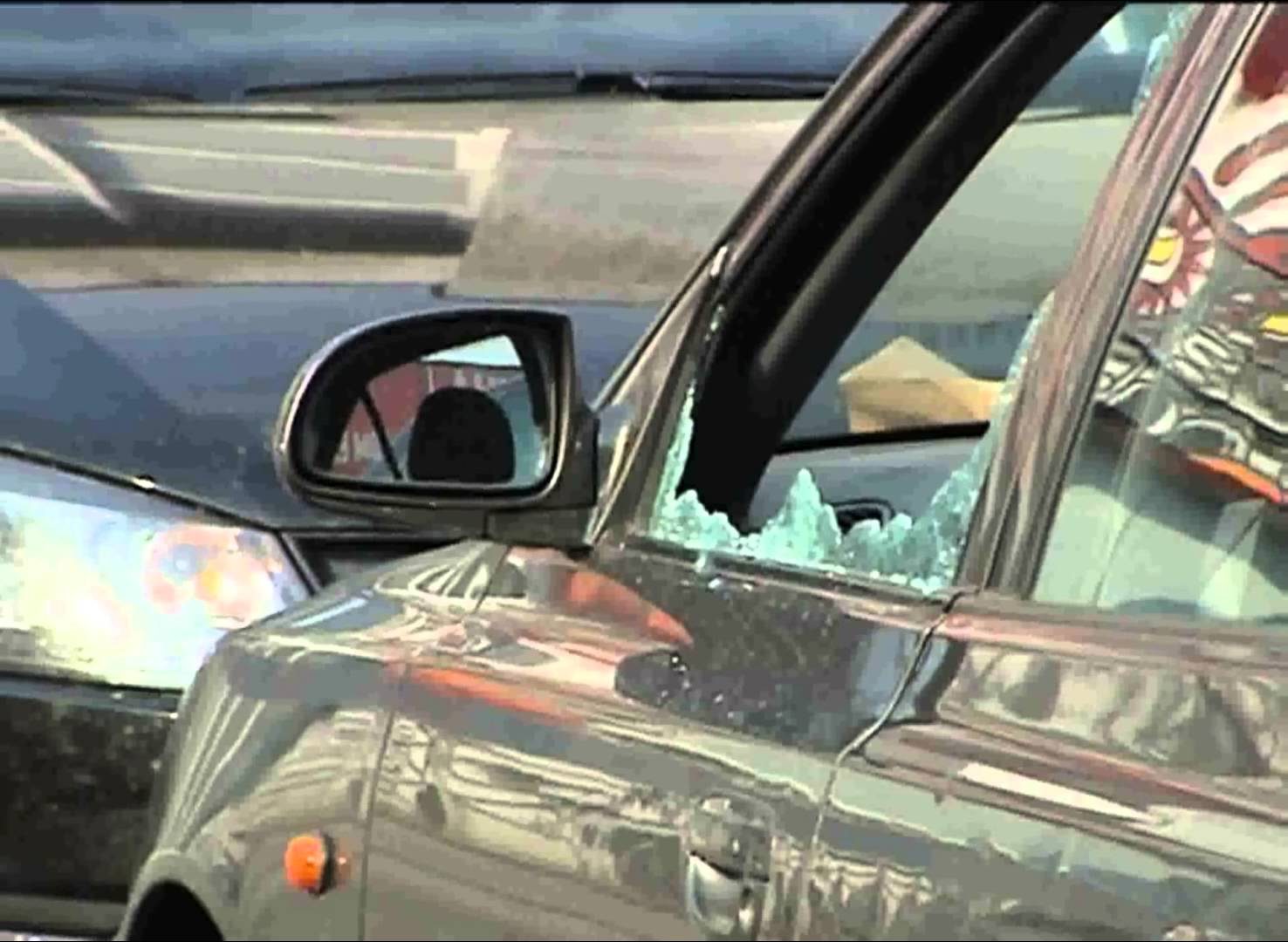 Χανιά: Σπασμένα παρμπρίζ και σκισμένα λάστιχα σε Ι.Χ. στο Βαμβακόπουλο