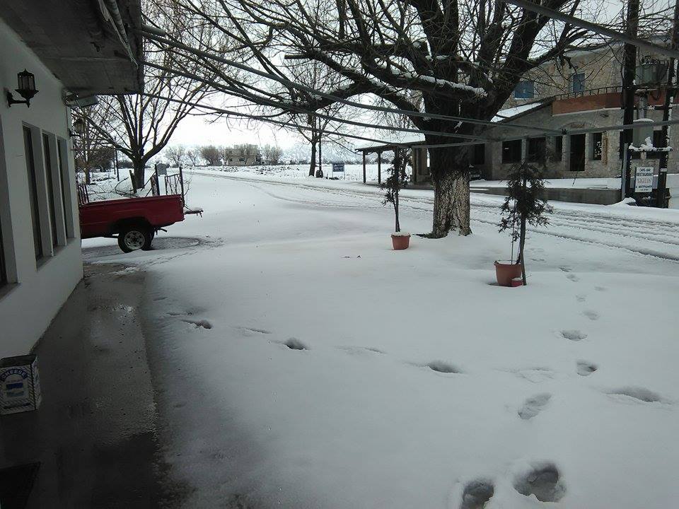 Χανιά: Χιόνια στο οροπέδιο του Ομαλό λίγο πριν το Πάσχα… (φωτο)