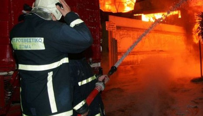 Στις φλόγες γραφείο τελετών στο Ηράκλειο