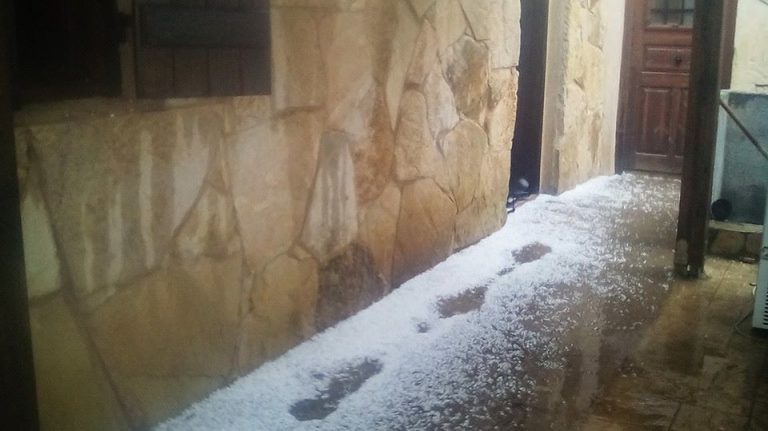 Έντονα καιρικά φαινόμενα στα Χανιά και χαλάζι στην Γαύδο (φωτο)