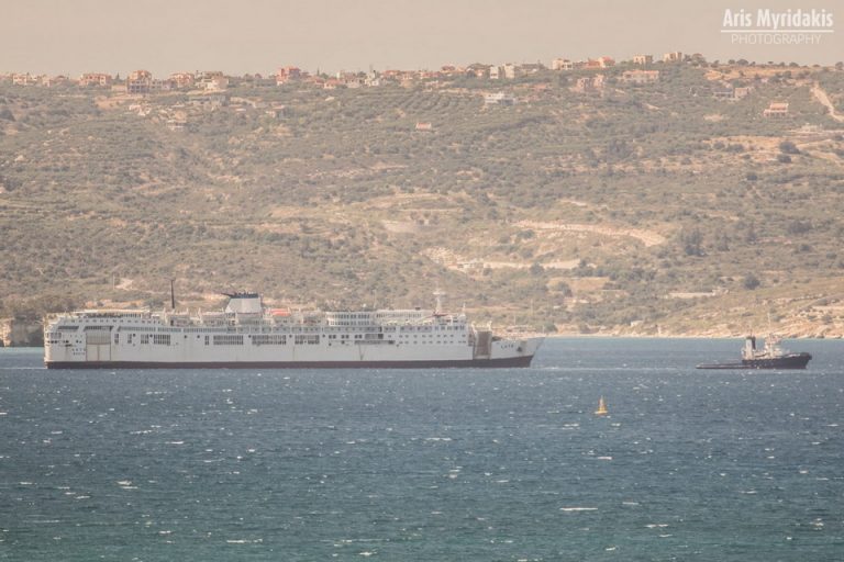 Αναχώρησε το Λατώ της ΑΝΕΚ με ρυμουλκό από την Σούδα (φωτο)