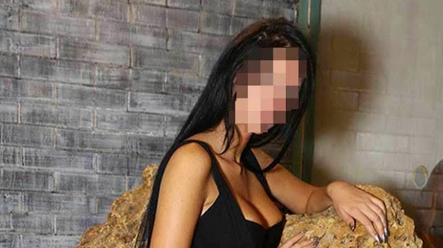 Η πρώην Μις Τουρισμός στην αγκαλιά του βασιλιά των τσιγγάνων