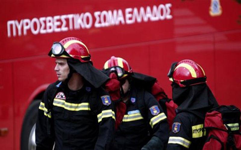 Κρήτη: Στις φλόγες, τη νύχτα, στούντιο τατουάζ
