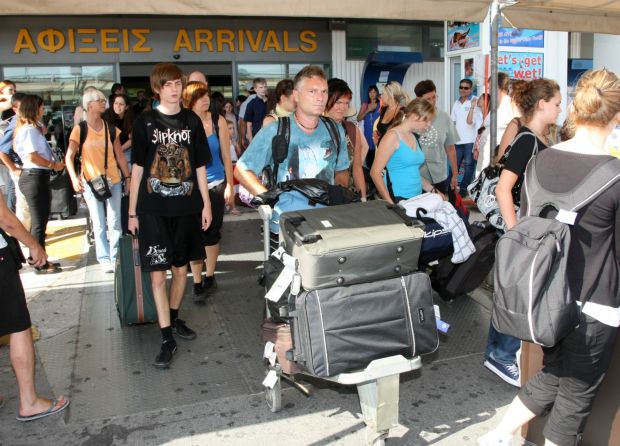 50 εκ. επιβάτες στα ελληνικά αεροδρόμια το 2015 Μπροστά τα Χανιά τον Απρίλιο