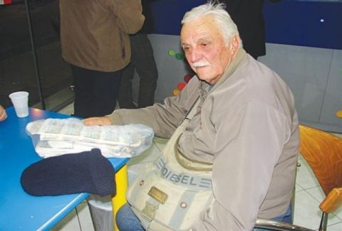 Ο πιο τίμιος Έλληνας λαχειοπώλης βρίσκεται στην Κρήτη! Δείτε το γιατί…