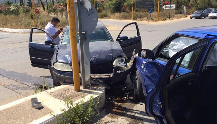 Σύγκρουση οχημάτων στις Μουρνιές - Έγκυος μεταξύ των τραυματιών(φωτο)
