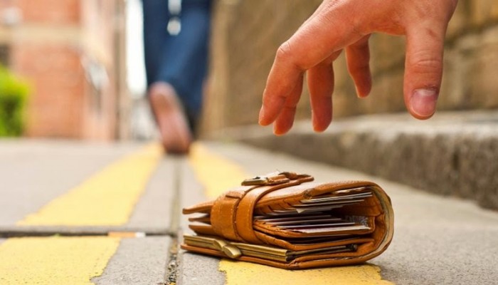 Χανιώτης βρήκε 7.500 ευρώ και τα παρέδωσε στην αστυνομία