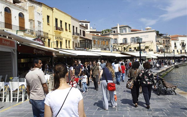 Χανιά: Χειροπέδες σε «κράχτες» εστιατορίων στο Παλιό Λιμάνι