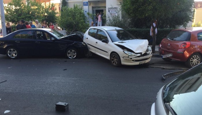 Καραμπόλα αυτοκινήτων στο κέντρο των Χανίων
