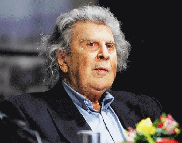 Ο Χανιώτης Μίκης Θεοδωράκης έγινε 90 ετών (Video)