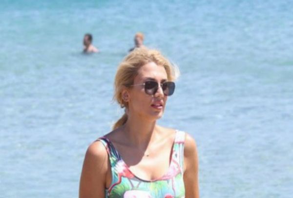Θα πάθετε σοκ: Οι παπαράτσι έδωσαν τις αρετουσάριστες φωτογραφίες της Σπυροπούλου!