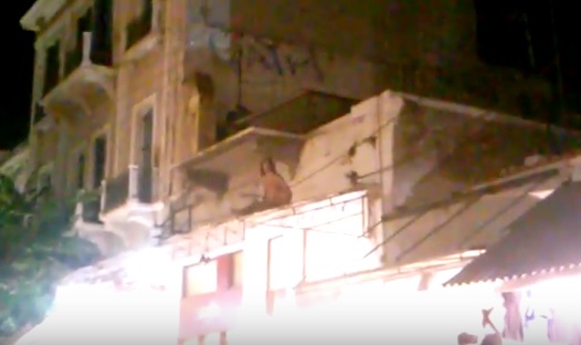 Χανιά: Τσίτσιδος άνδρας σε ταράτσα μαγαζιού στη Χάληδων (Video)
