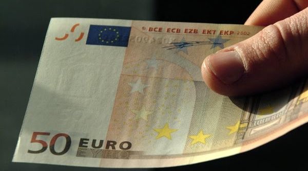 Κρήτη: Και ξαφνικά γέμισε ο δρόμος από … 50ευρα (Photos)