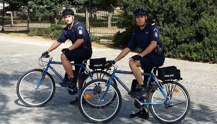 Περιπολίες της ΕΛ.ΑΣ. με ηλεκτροκίνητα ποδήλατα και στα Χανιά