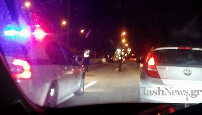 Τροχαίο ατύχημα στον κόμβο των Μουρνιών - Ανετράπη αυτοκίνητο (φωτο)