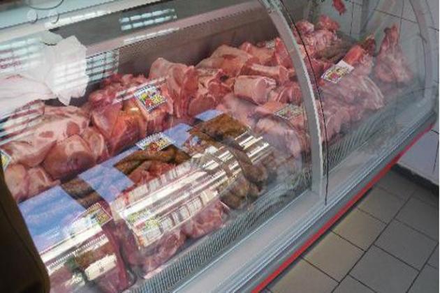 Σάλος με τη βιτρίνα κρεοπωλείου που έχει προκαλέσει θύελλα στα μέσα κοινωνικής δικτύωσης!