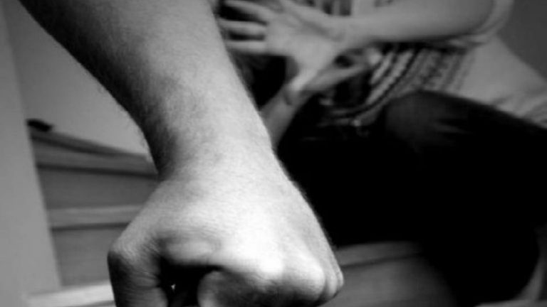 Κρήτη: Χτύπησε τη γυναίκα του και την παράτησε στην ερημιά με το παιδί τους!
