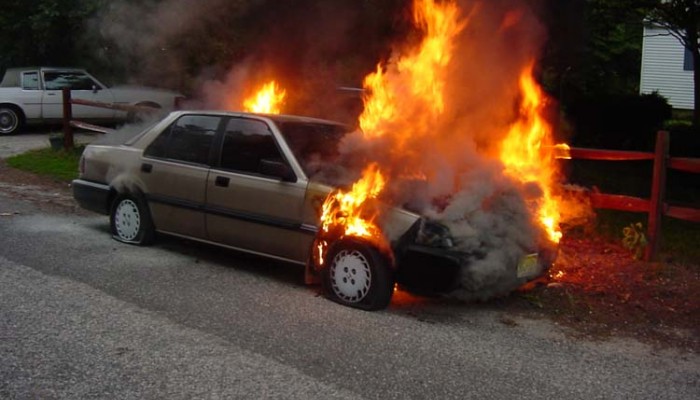 Πυρκαγιά σε αυτοκίνητο ενώ κινείτο στην Σούδα