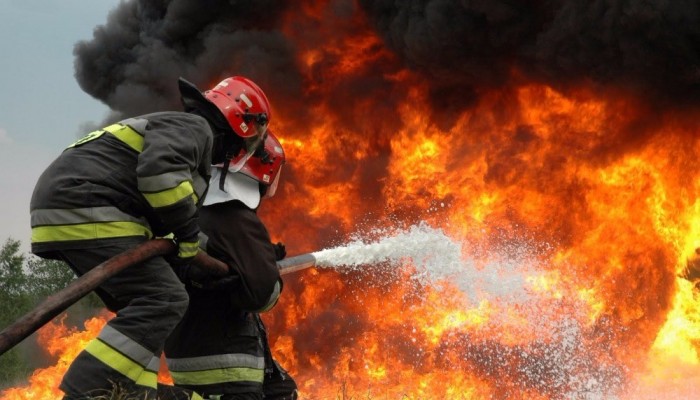 Φωτιά κοντά στο Κολυμπάρι εν μέσω θυελλωδών ανέμων