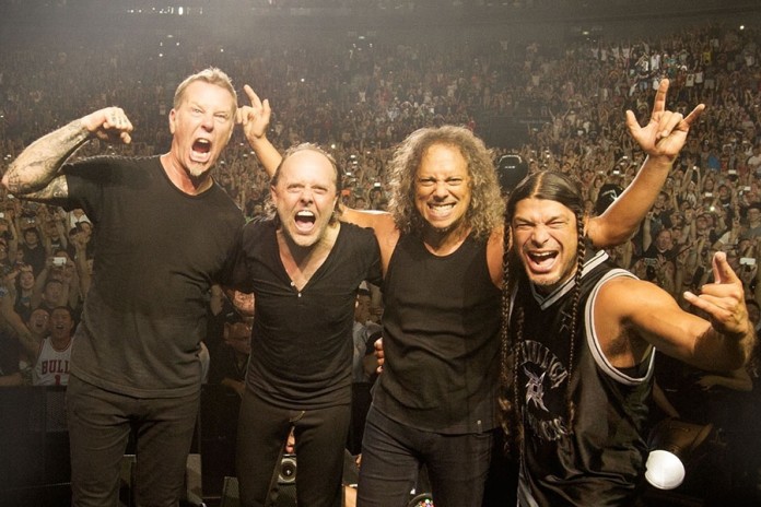 Ακούστε τους Metallica να τραγουδούν το «κακομαθημένο» του Χολίδη (Video)