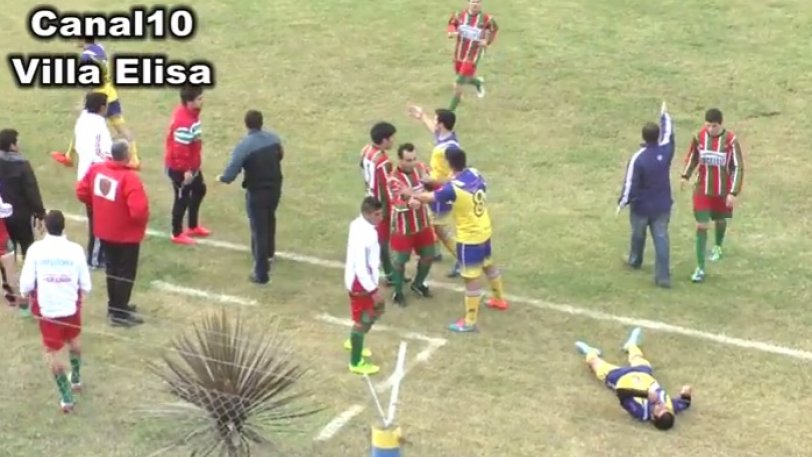 Βίντεο-σοκ: Ποδοσφαιριστής σκότωσε αντίπαλο με μια γροθιά!