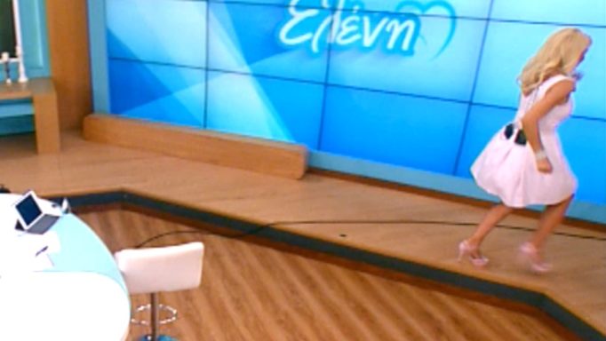 Ελένη Μενεγάκη: Έφυγε τρέχοντας από το πλατό!