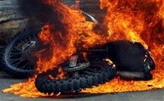Χανιά: Μπουρλότο σε μηχανή και ΙΧ σε πυλωτή στην Αμπεριά