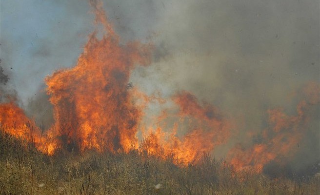 Πυρκαγιά στο Κολυμπάρι Χανίων κοντά στην Ορθόδοξη Ακαδημία Κρήτης