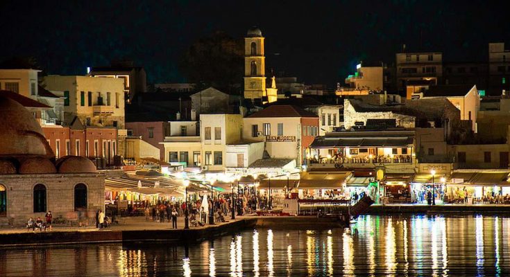 Θα πήξουμε τον Δεκαπενταύγουστο Βουλιάζουν τα Χανιά από επισκέπτες