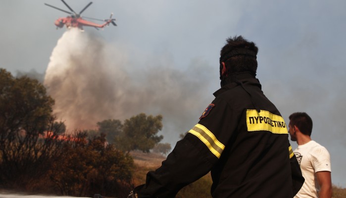 Μεγάλη φωτιά στο Ελαφονήσι από φλεγόμενο όχημα - Σηκώθηκε το πυρ.ελικόπτερο