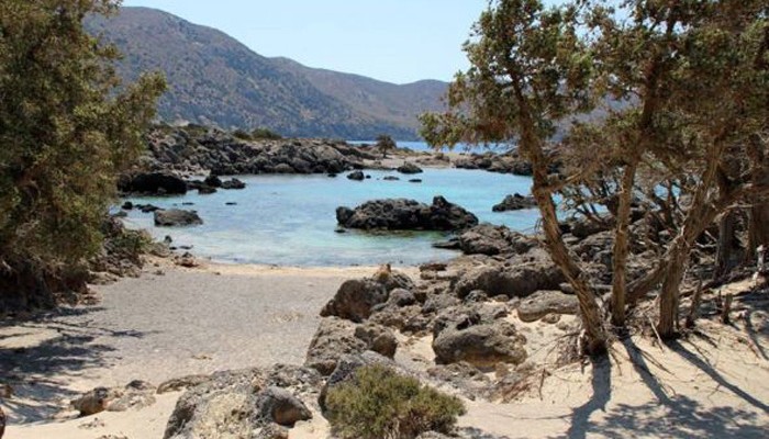 Η παρθένα παραλία των Χανίων που προτιμούν οι γυμνιστές (φωτο)