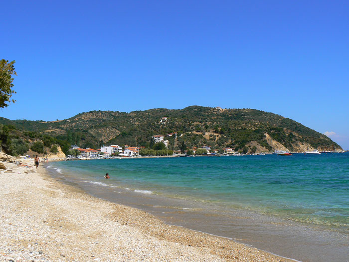 Γνωστή ηθοποιός κάνει τα μπάνια της στον Πλατανιά! (Photos)